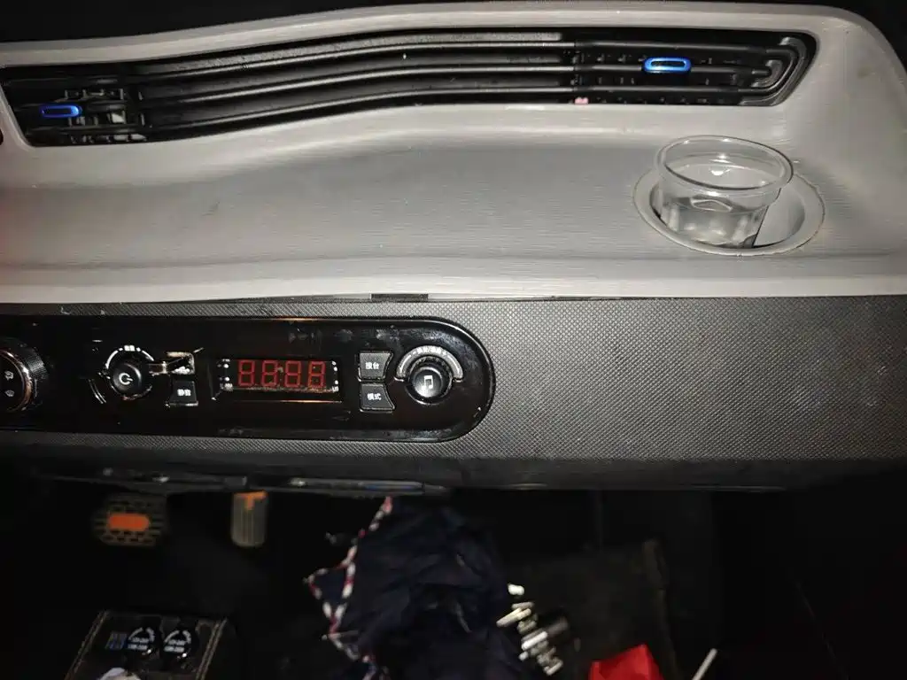 Wuling MINIEV — миниатюра 20