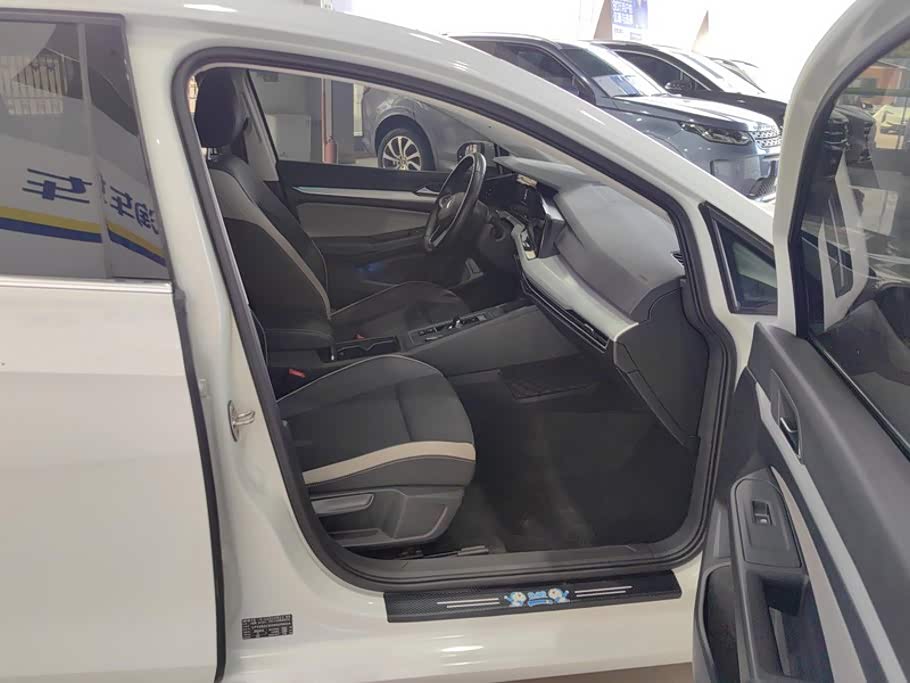 Volkswagen Golf 1.4 л 2022 г. Белый, пробег 48200 км