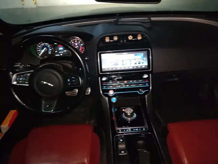 Jaguar XE — миниатюра 12
