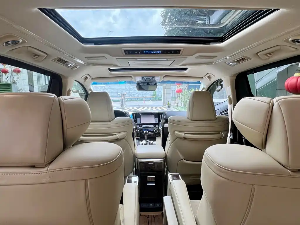 Toyota Alphard — миниатюра 26