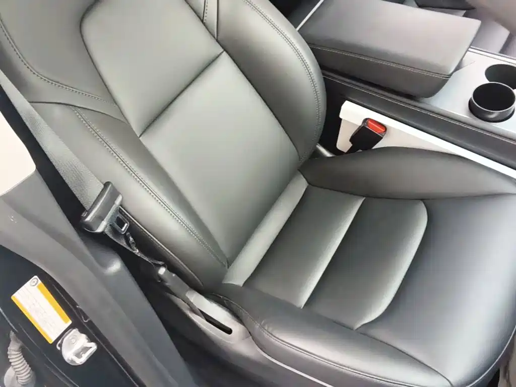 Tesla Model Y — миниатюра 25
