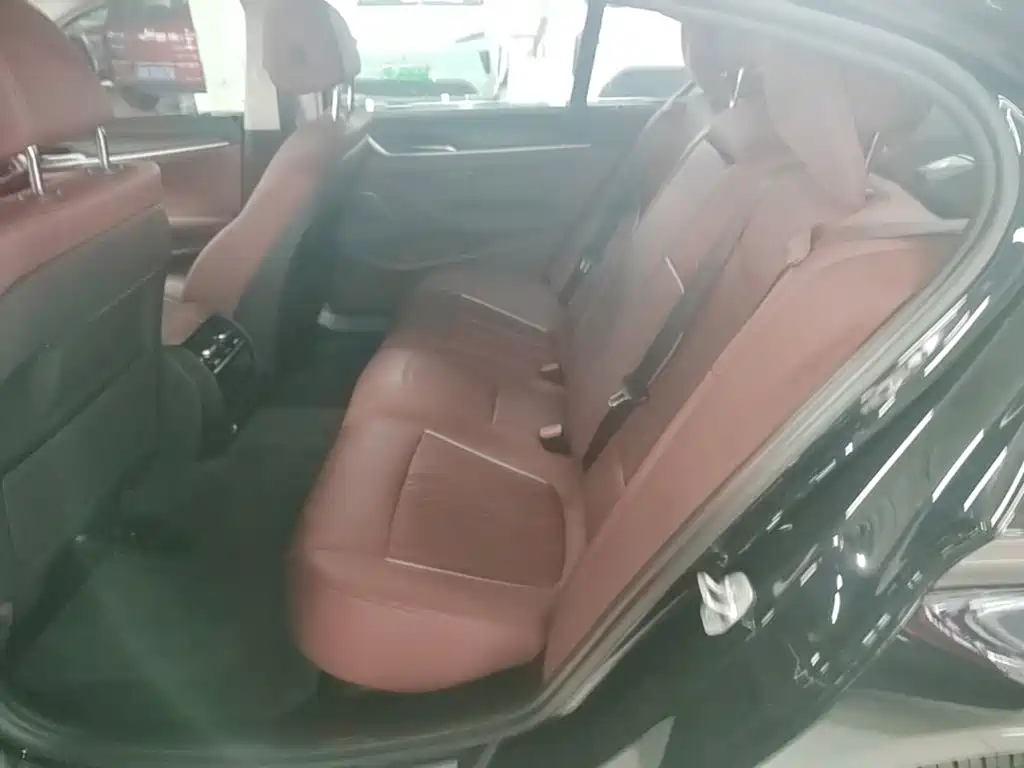 BMW 5 Series — миниатюра 17