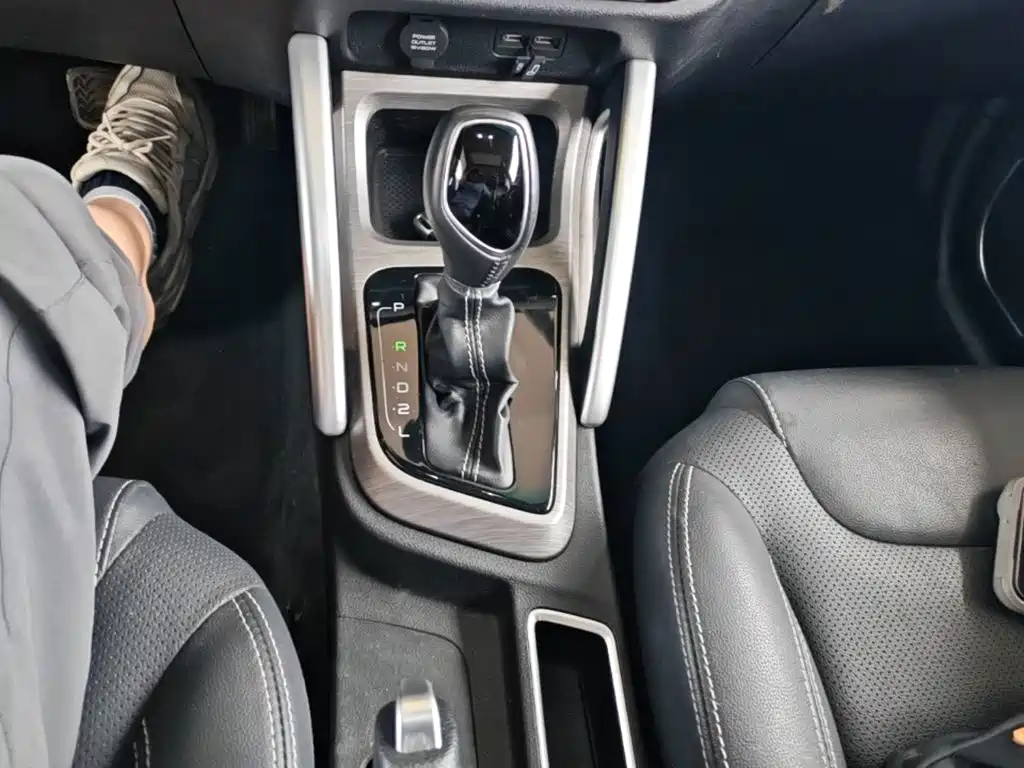 Geely Vision X3 — миниатюра 10
