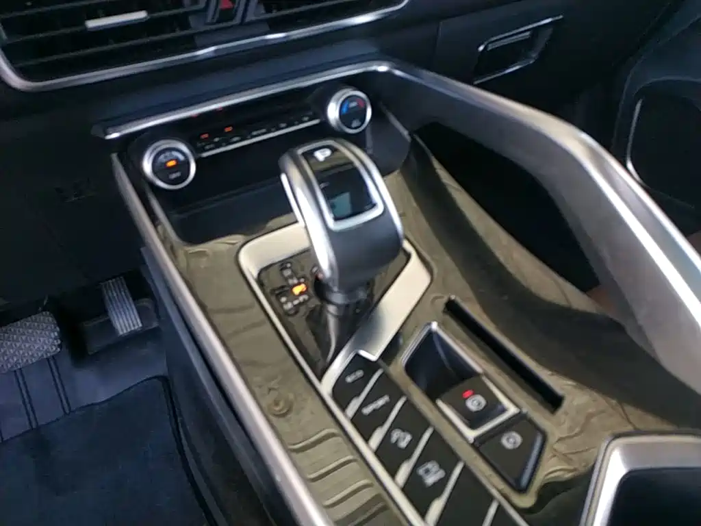 Geely Binyue — миниатюра 14