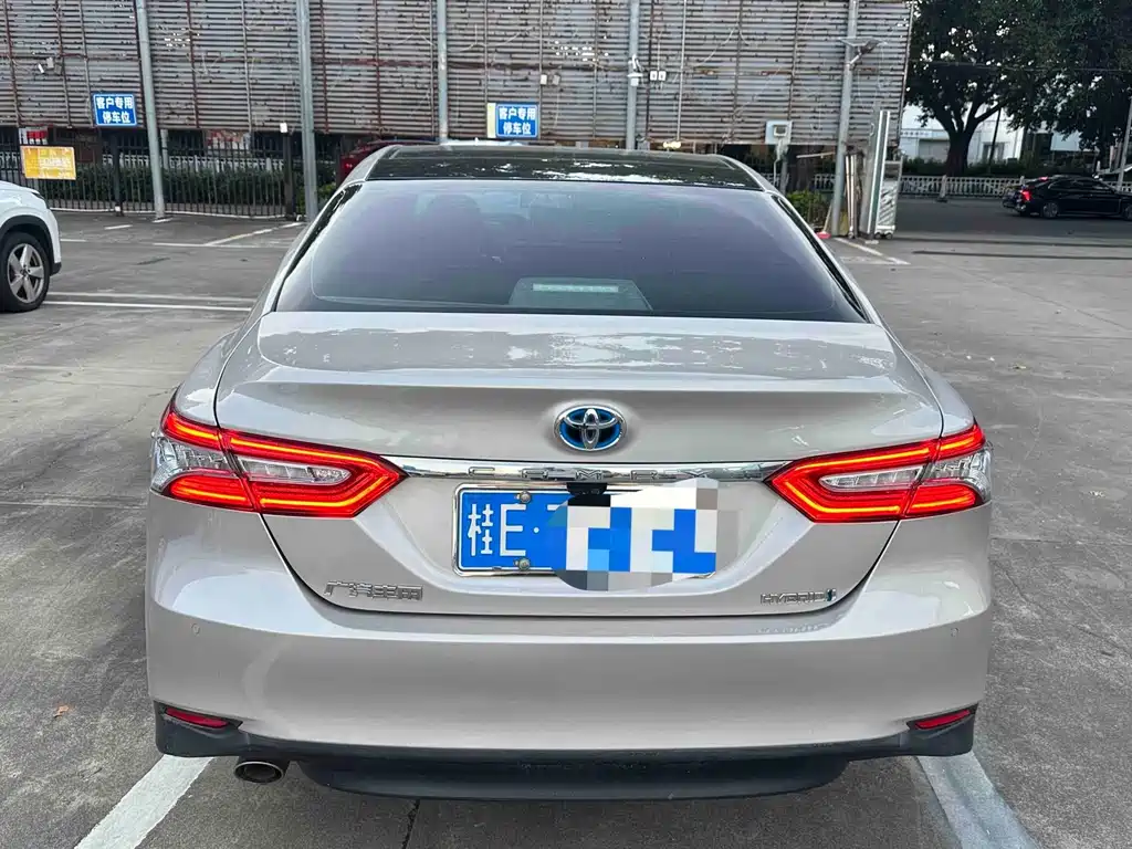 Toyota Camry — миниатюра 9