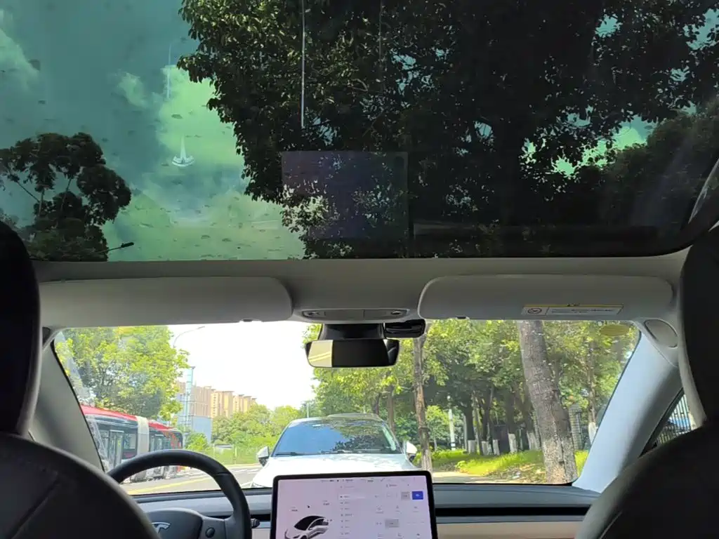 Tesla Model 3 — миниатюра 18