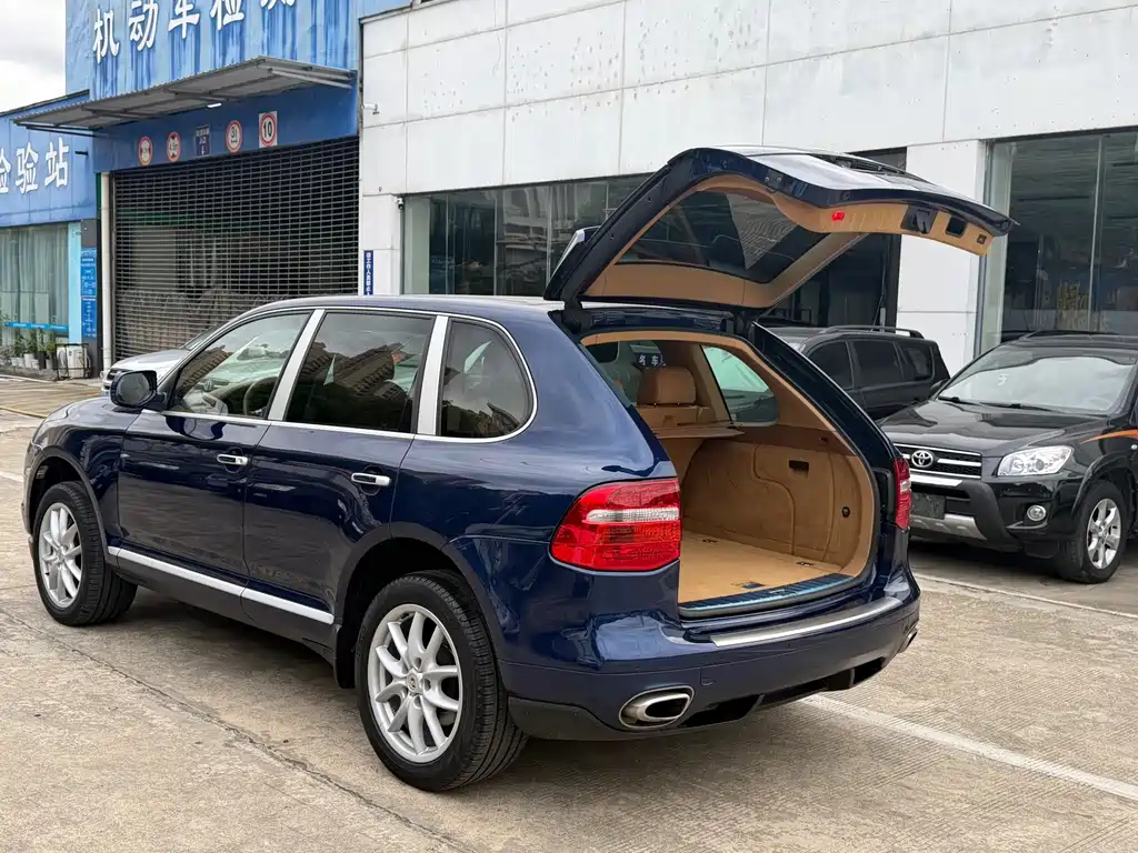 Porsche Cayenne — миниатюра 8