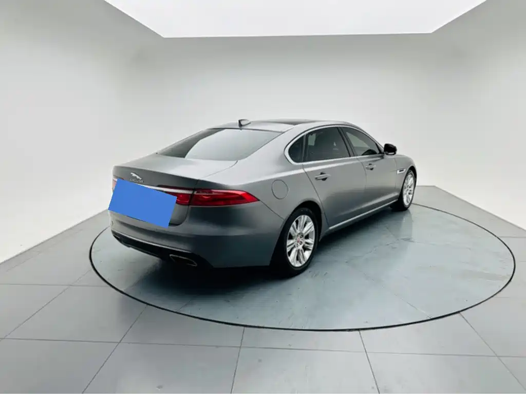 Jaguar XFL — миниатюра 5