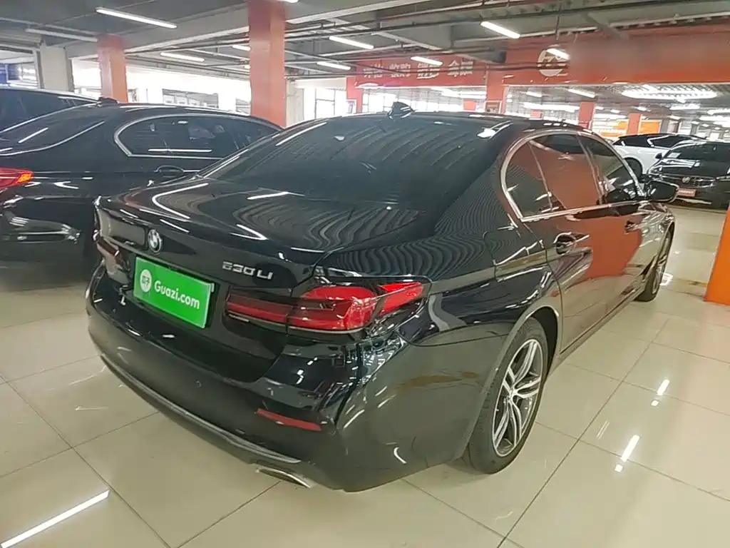BMW 5 Series — миниатюра 7