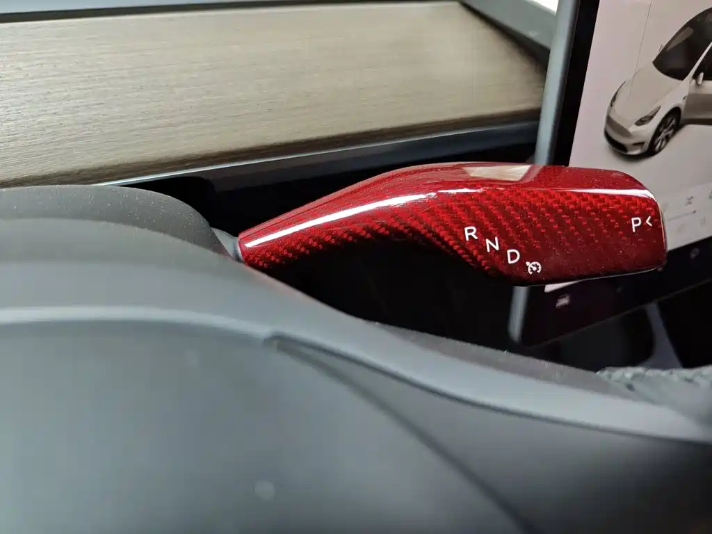 Tesla Model Y — миниатюра 15