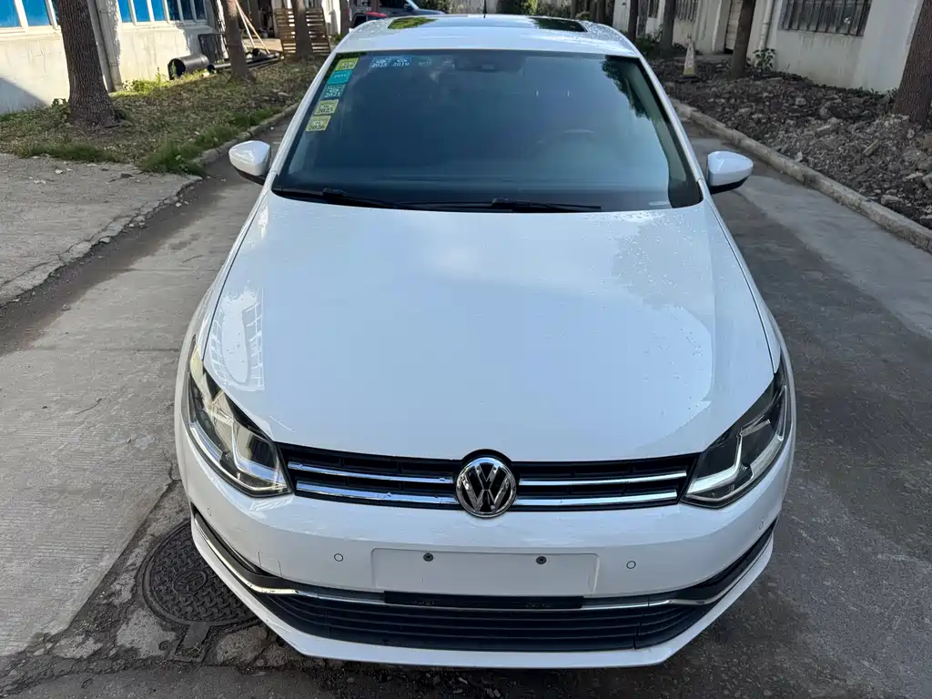 Volkswagen Polo 2016 1.6L AT Luxury