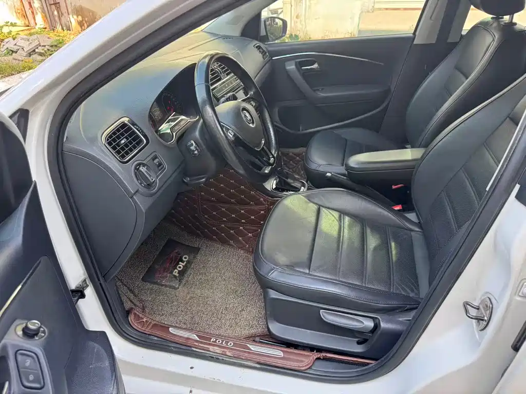Volkswagen Polo 2016 1.6L AT Luxury