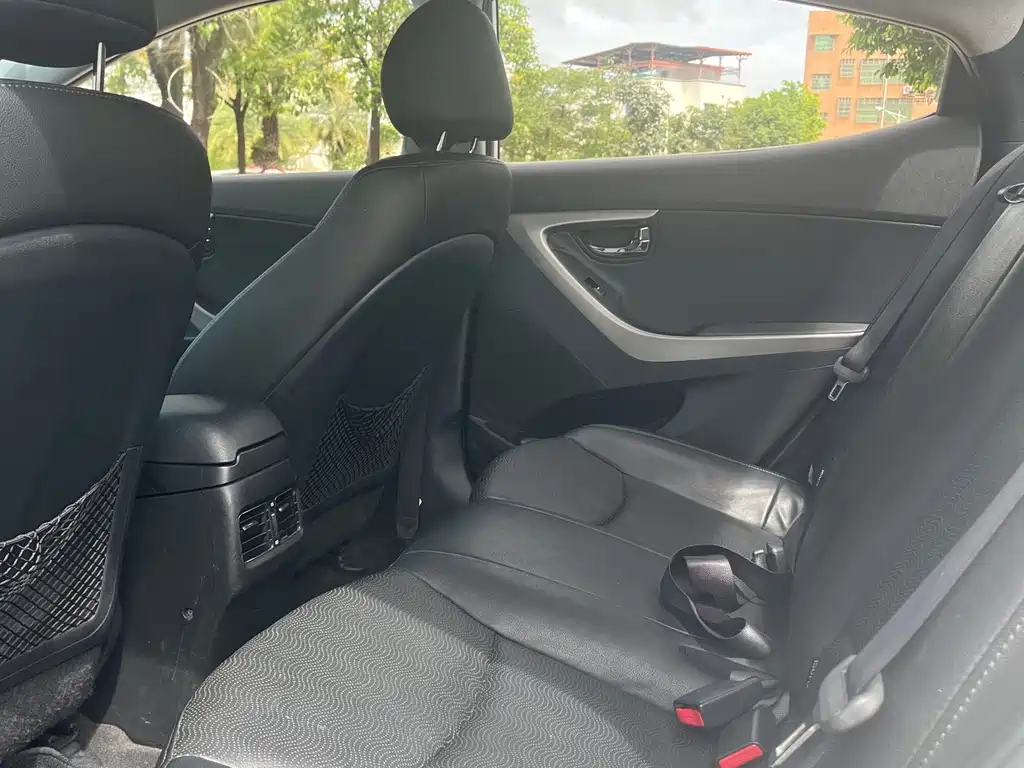 Hyundai Elantra Langdong — миниатюра 9
