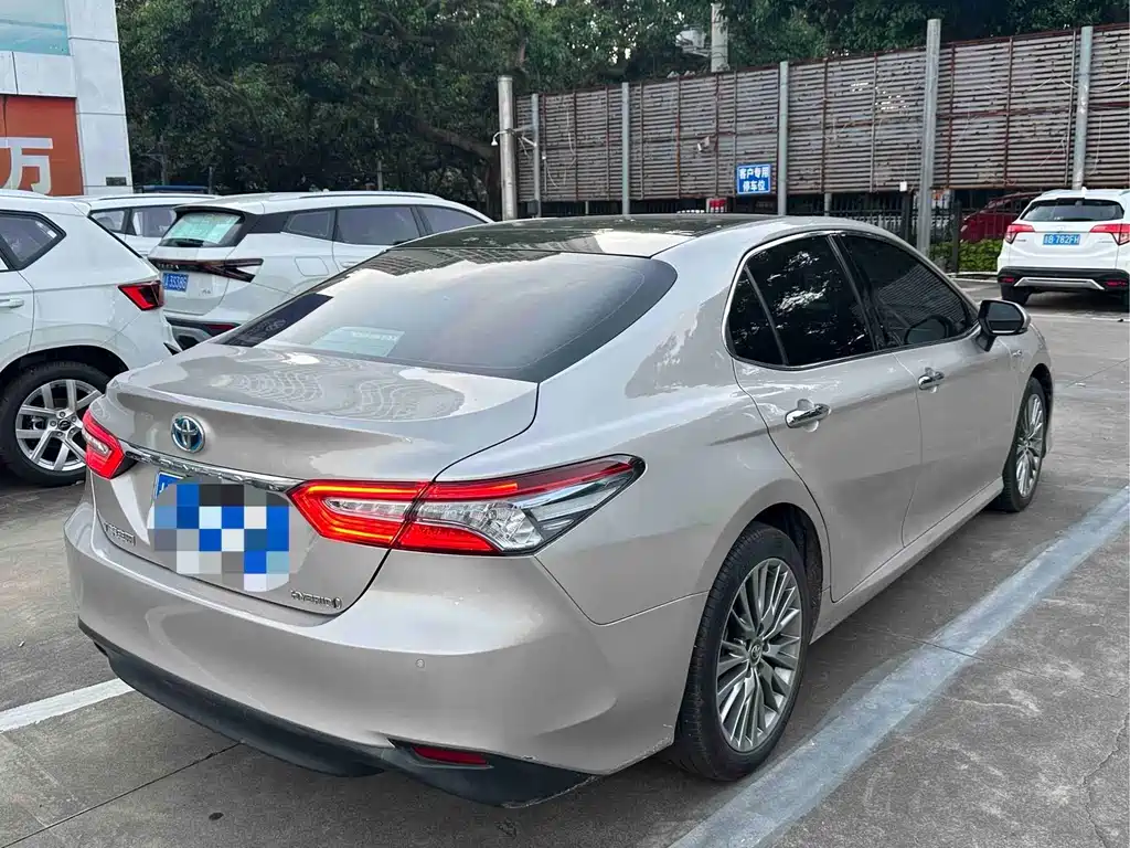 Toyota Camry — миниатюра 8