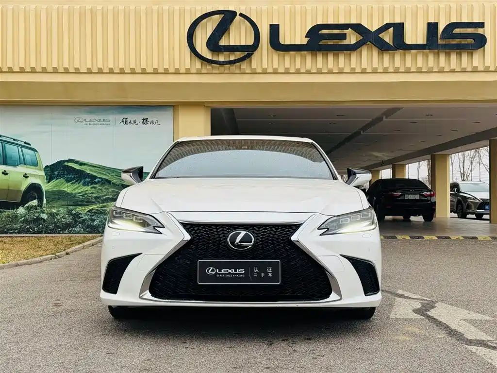 LEXUS ES