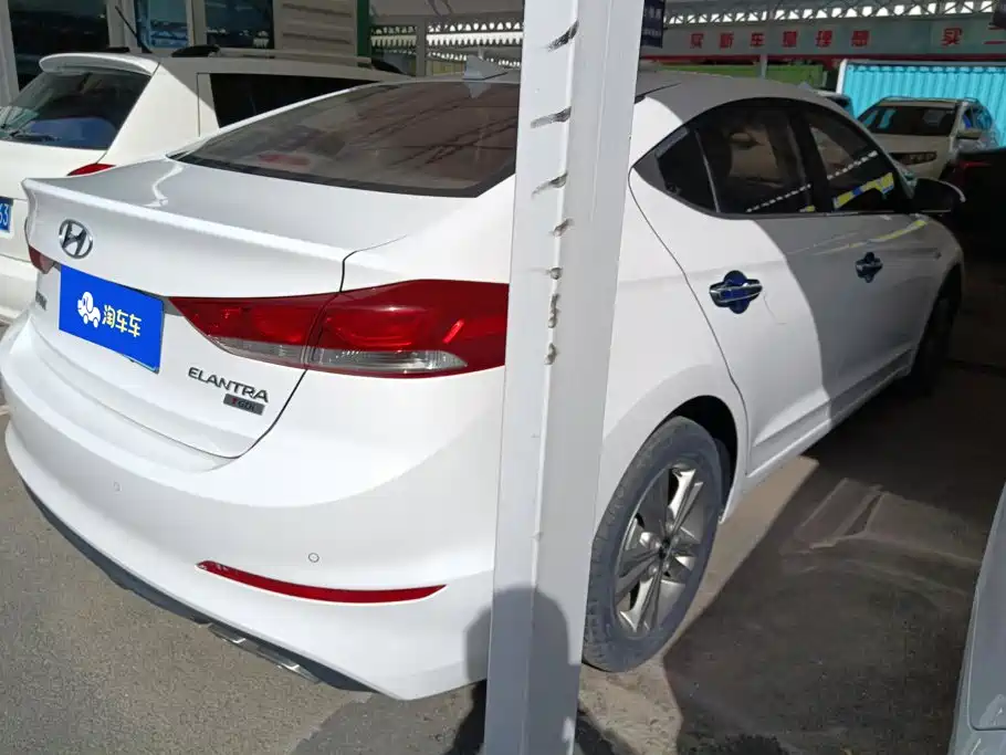 Hyundai Elantra — миниатюра 3