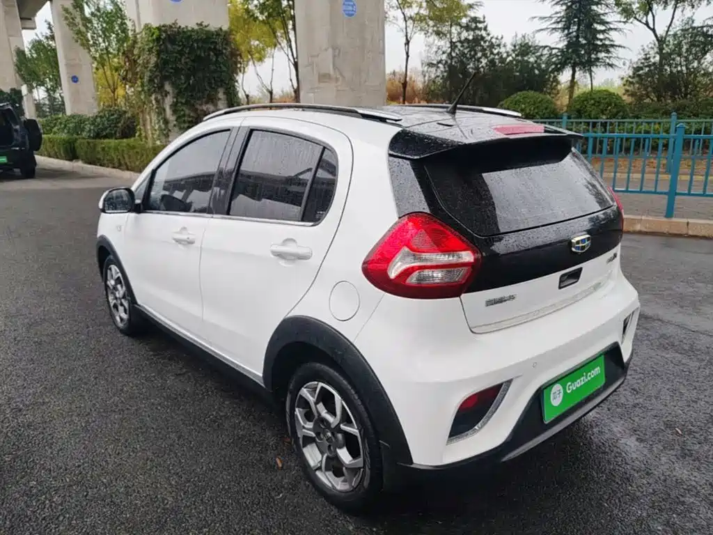 Geely Vision X1 — миниатюра 5