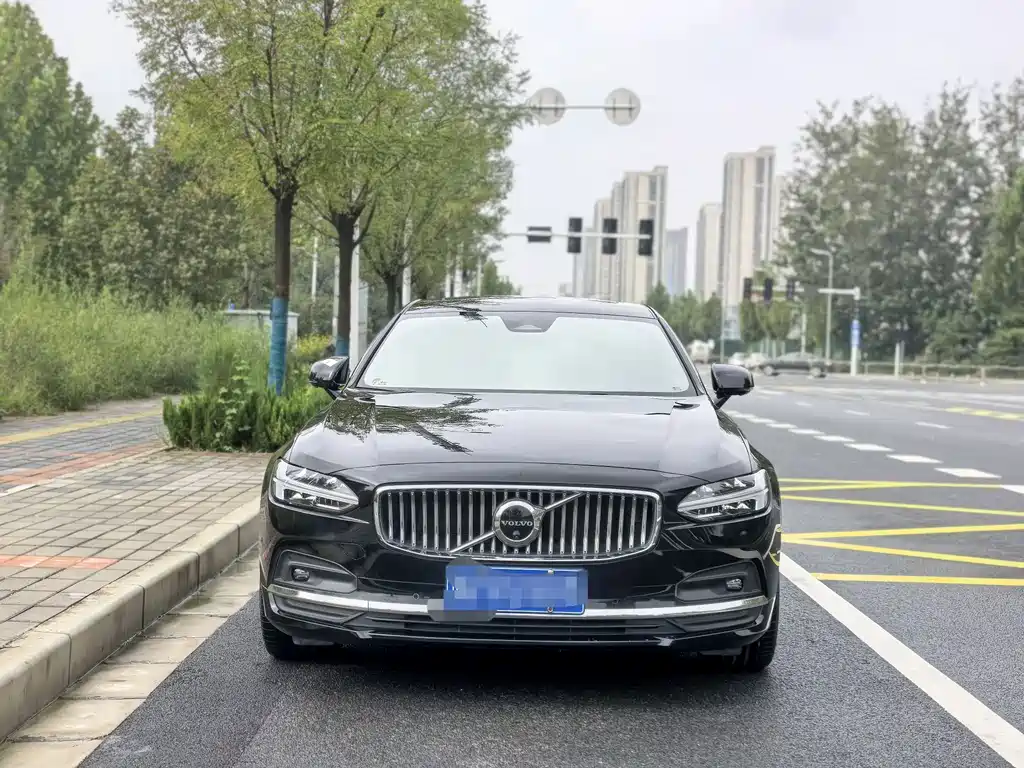 VOLVO  S90