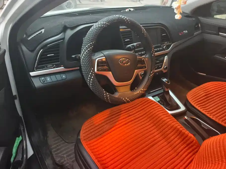 Hyundai Elantra — миниатюра 12