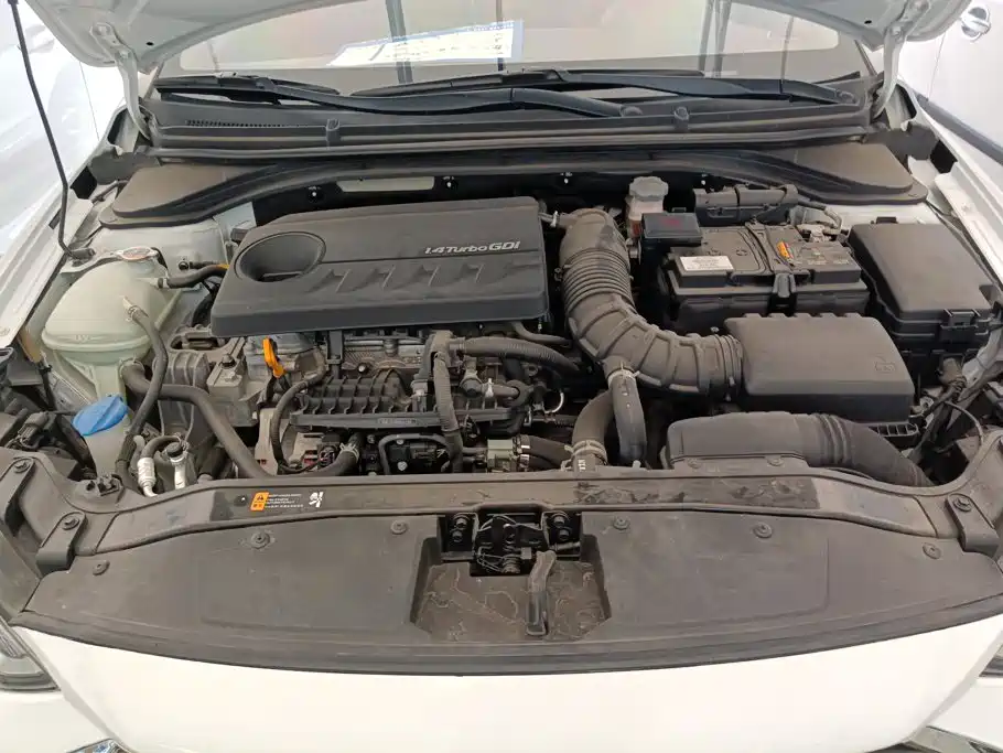 Hyundai Elantra — миниатюра 10