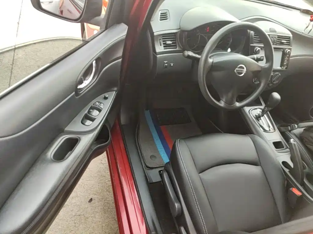Nissan Tiida — миниатюра 12