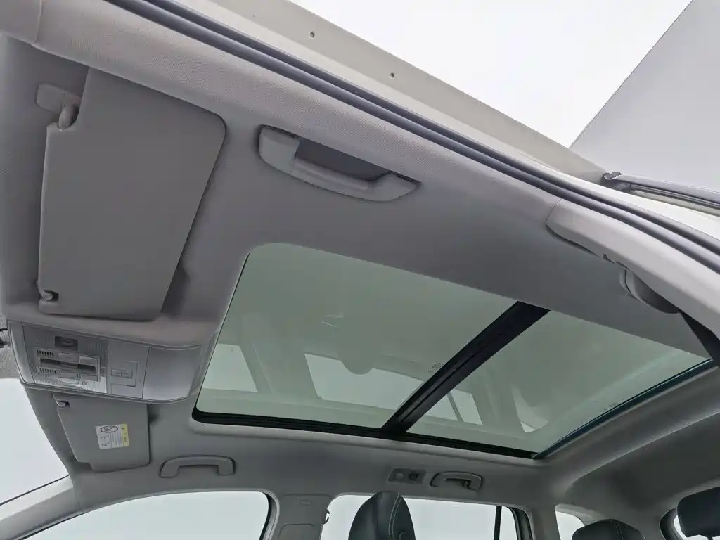 Volkswagen Tiguan L — миниатюра 14