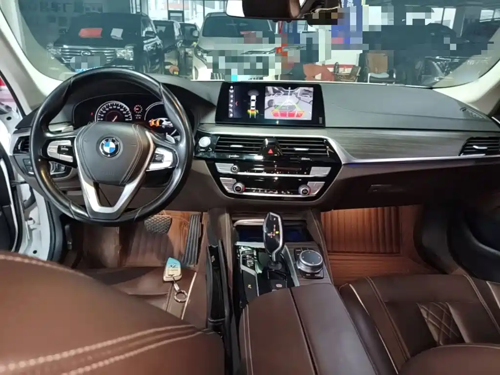 BMW 5 Series — миниатюра 10