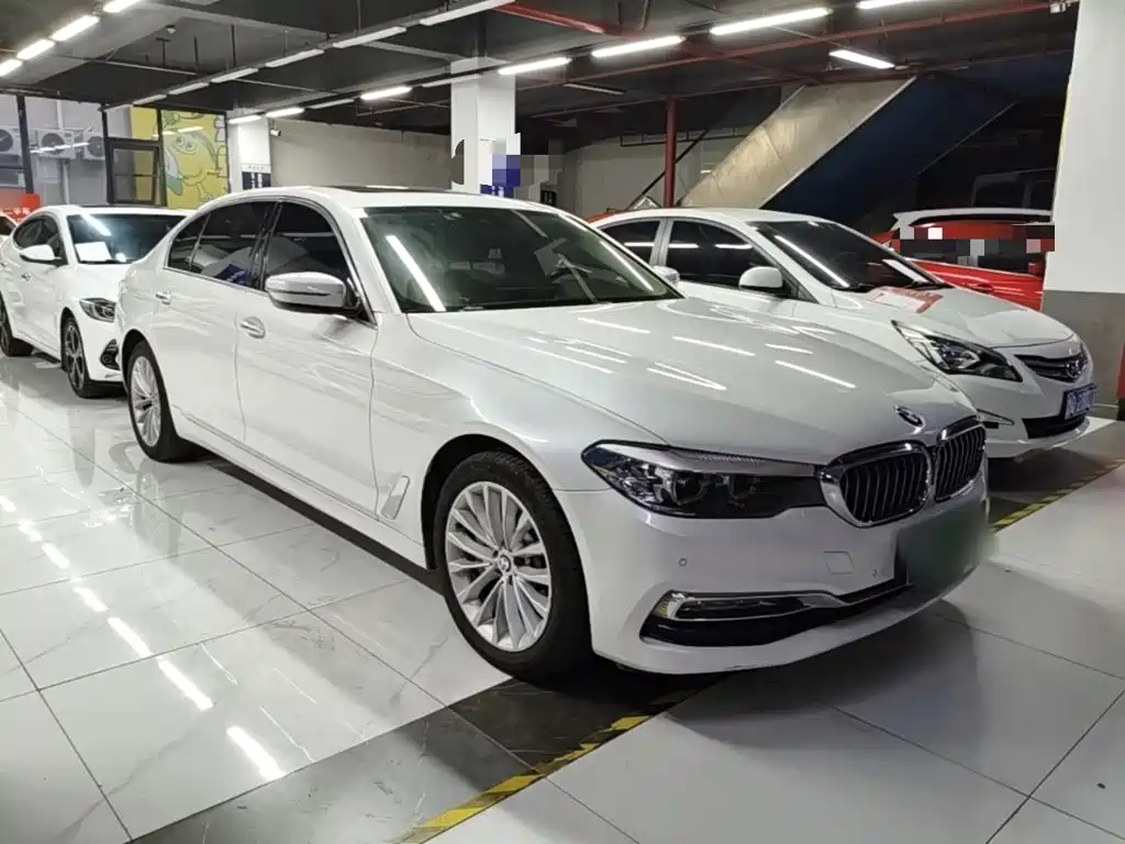 BMW 5 Series — миниатюра 4