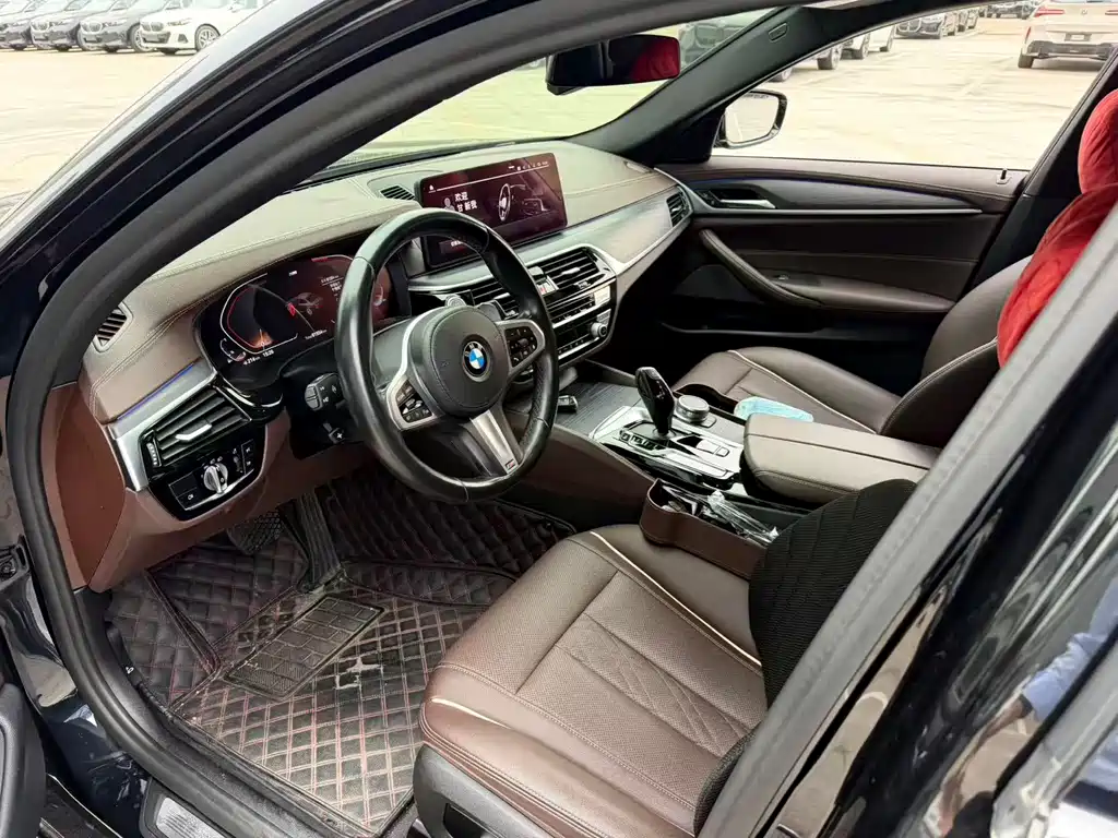 BMW 5 Series — миниатюра 8