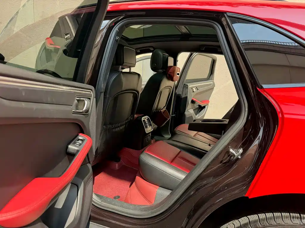Porsche Macan — миниатюра 4