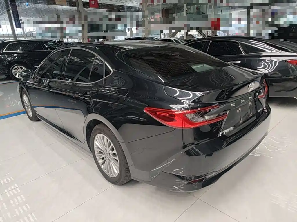 Toyota Camry — миниатюра 5