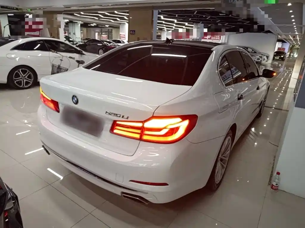 BMW 5 Series — миниатюра 7