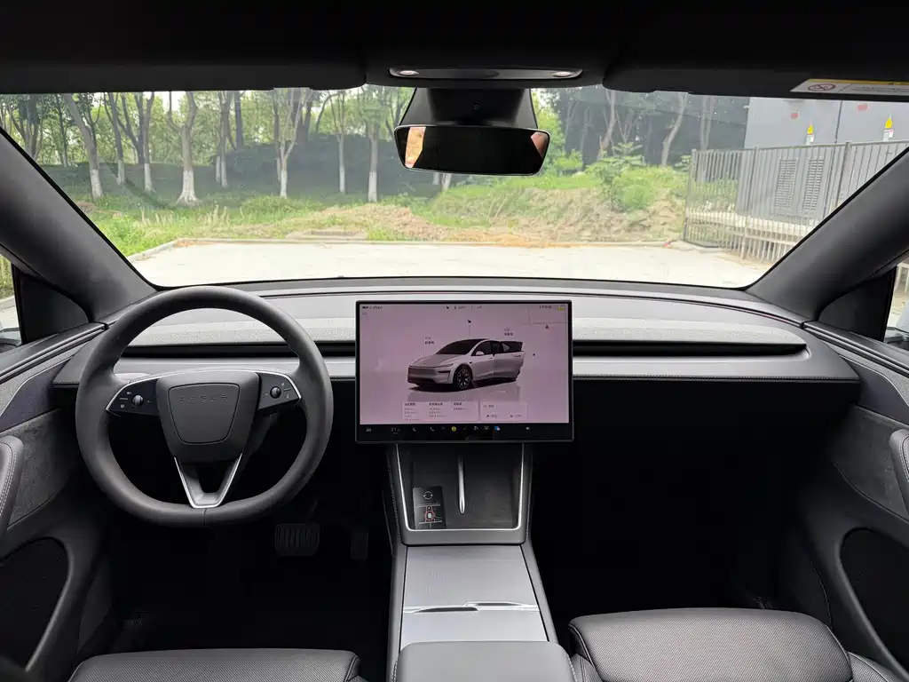 Tesla Model Y L