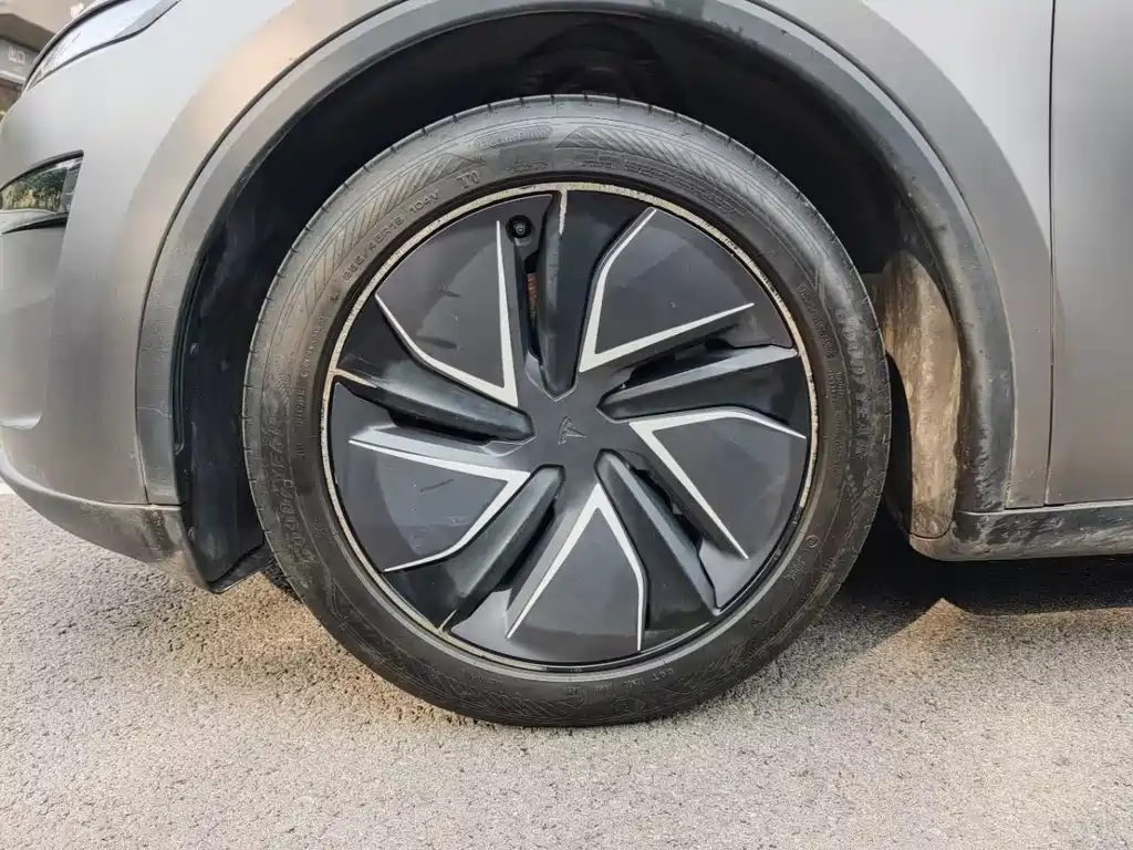 Tesla Model Y — миниатюра 33