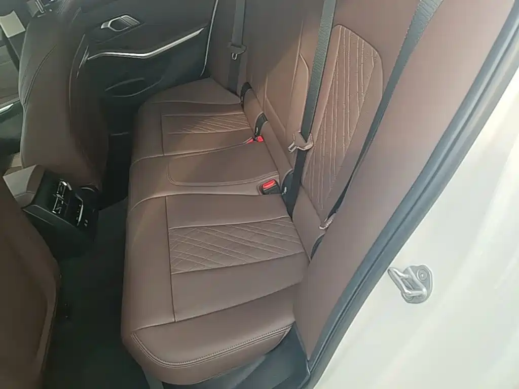 BMW 3 Series — миниатюра 17