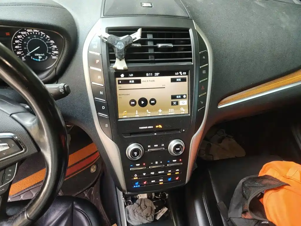 Lincoln MKC — миниатюра 9
