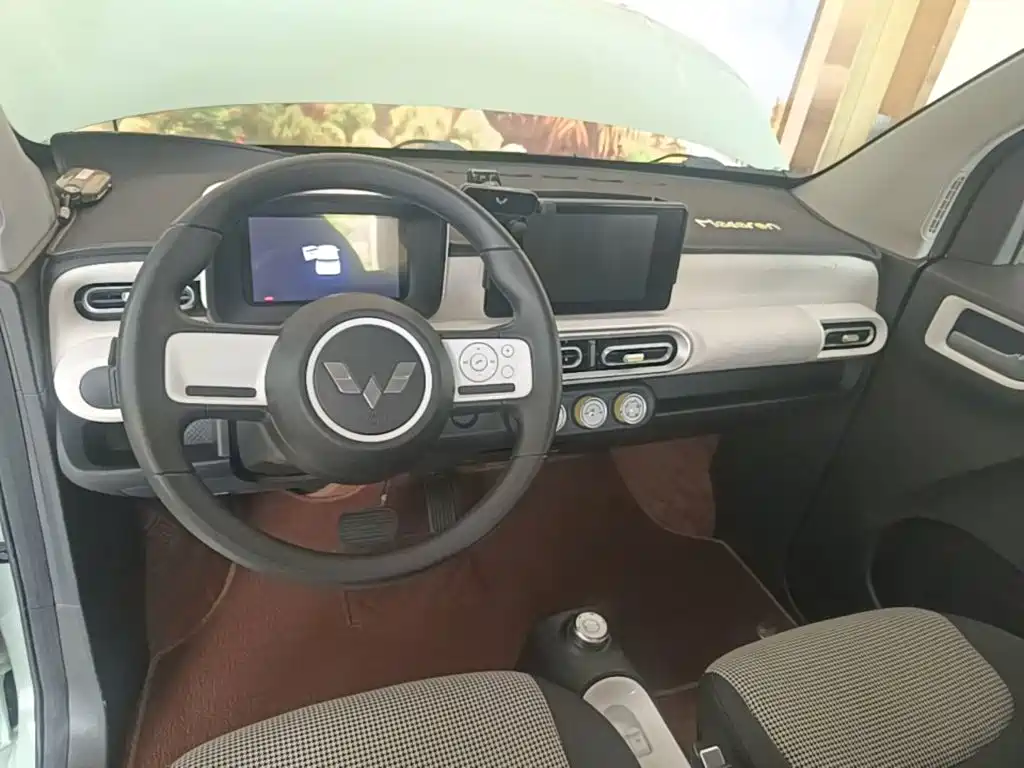 Wuling MINIEV — миниатюра 10