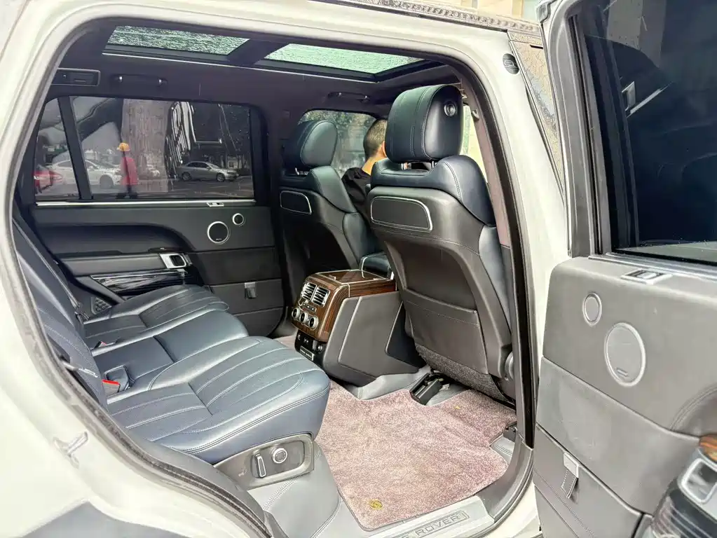 Land Rover Range Rover — миниатюра 8