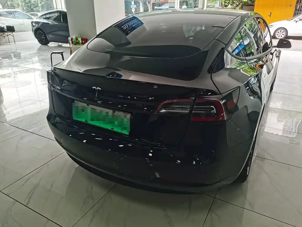 Tesla Model 3 — миниатюра 8