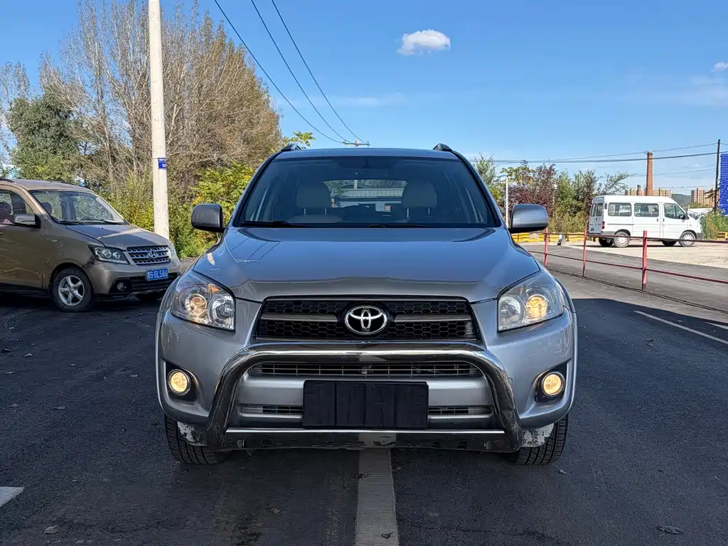 Toyota RAV4 — миниатюра 2