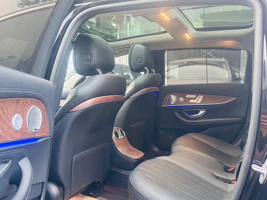 Mercedes-Benz E-Class — миниатюра 7