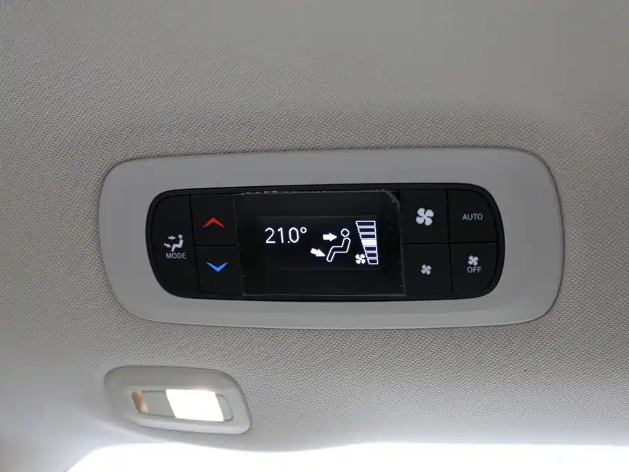 Chrysler Grand Voyager (Import) — миниатюра 17