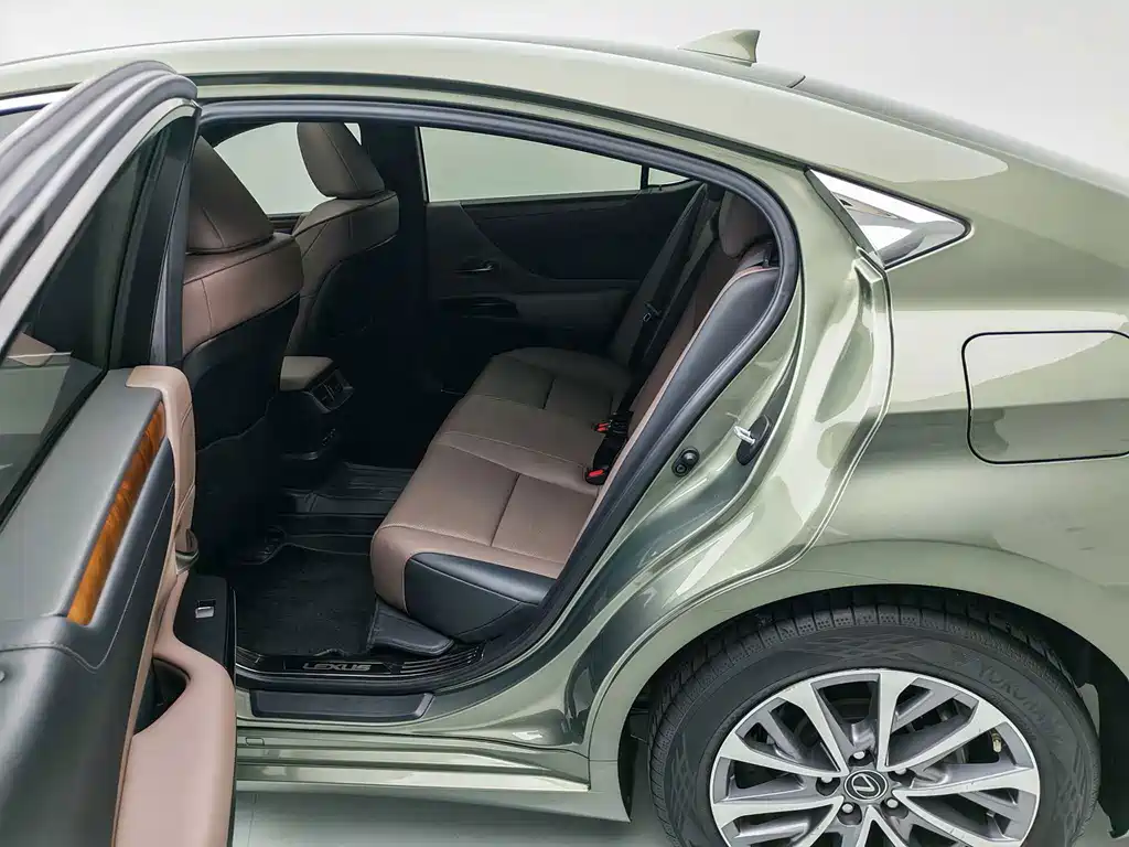 Lexus ES — миниатюра 10