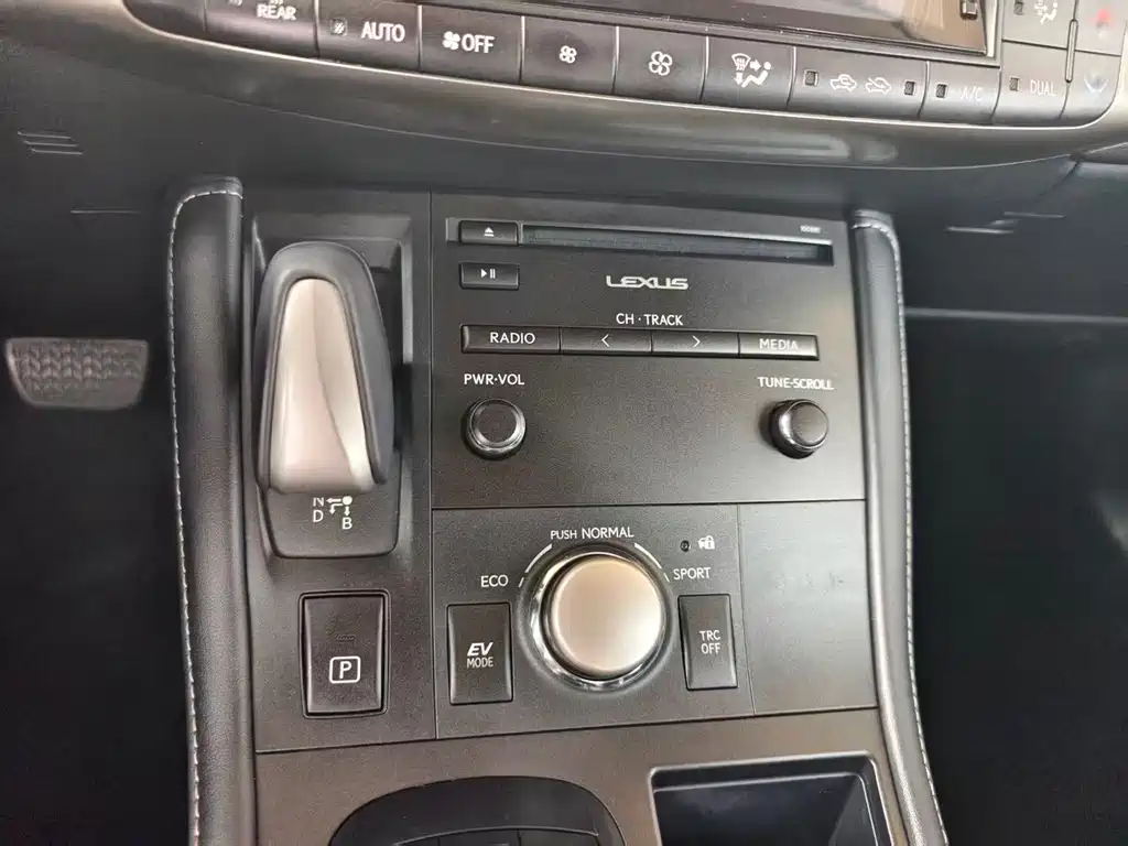 Lexus CT — миниатюра 4