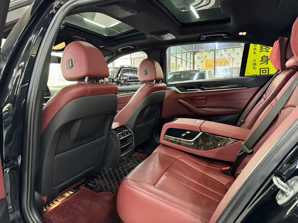 BMW 5 Series — миниатюра 8