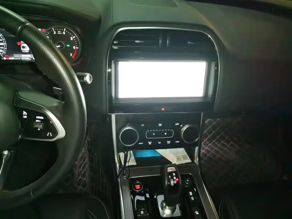 Jaguar XEL — миниатюра 6