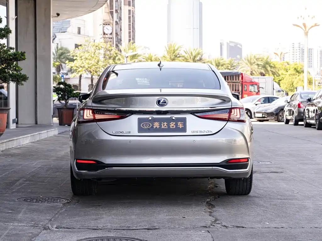 Lexus ES — миниатюра 5