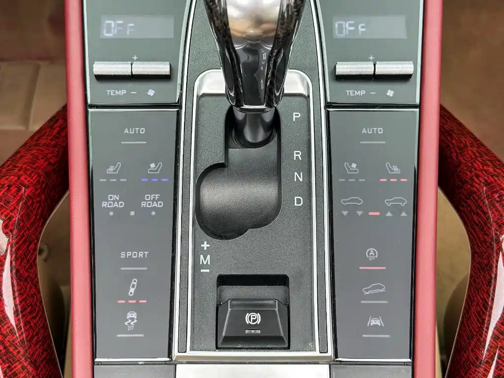 Porsche Cayenne — миниатюра 17