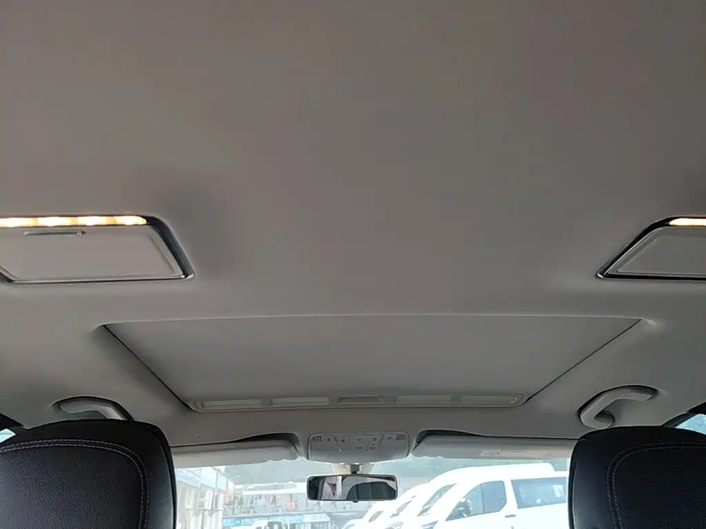 Mercedes-Benz E-Class — миниатюра 18