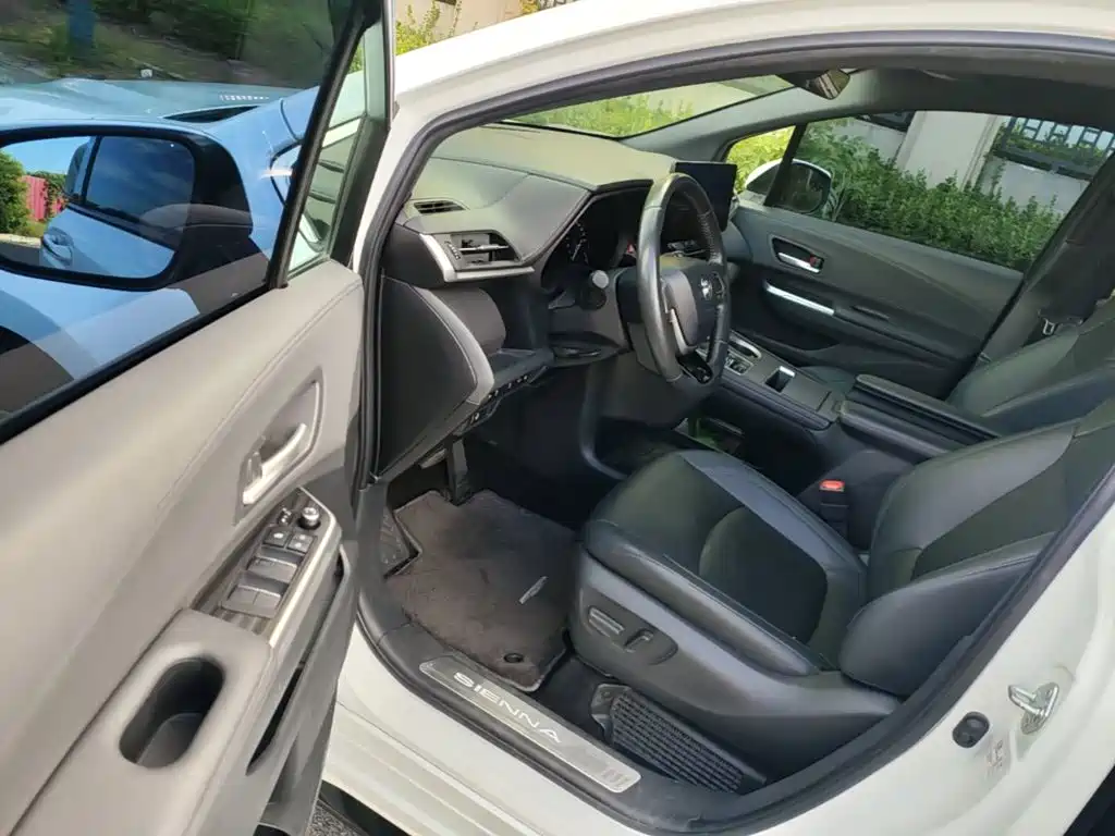 Toyota Sienna — миниатюра 12
